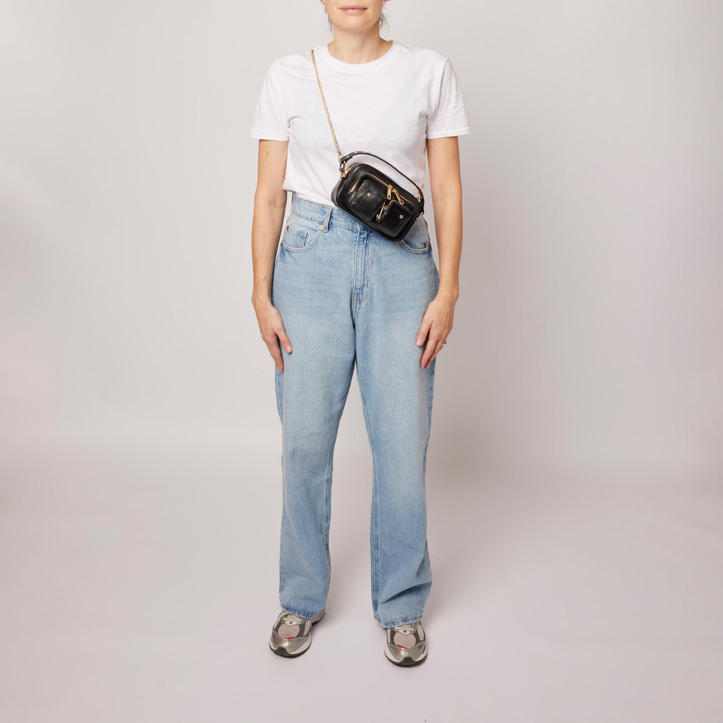 Núnoo Helena Florence Black w. Gold Small bag Black