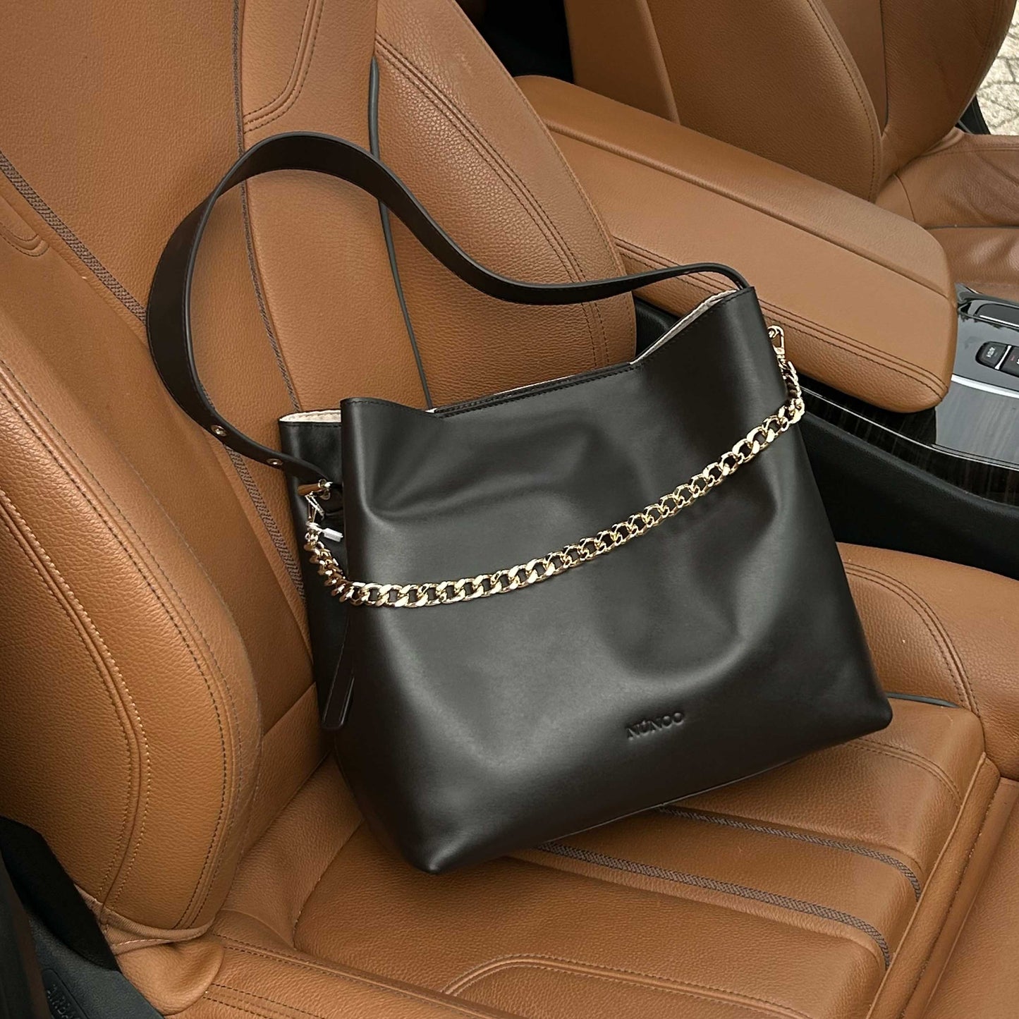 Núnoo Chiara Italian Leather Dark Brown w. Gold Shoulder bags Dark brown