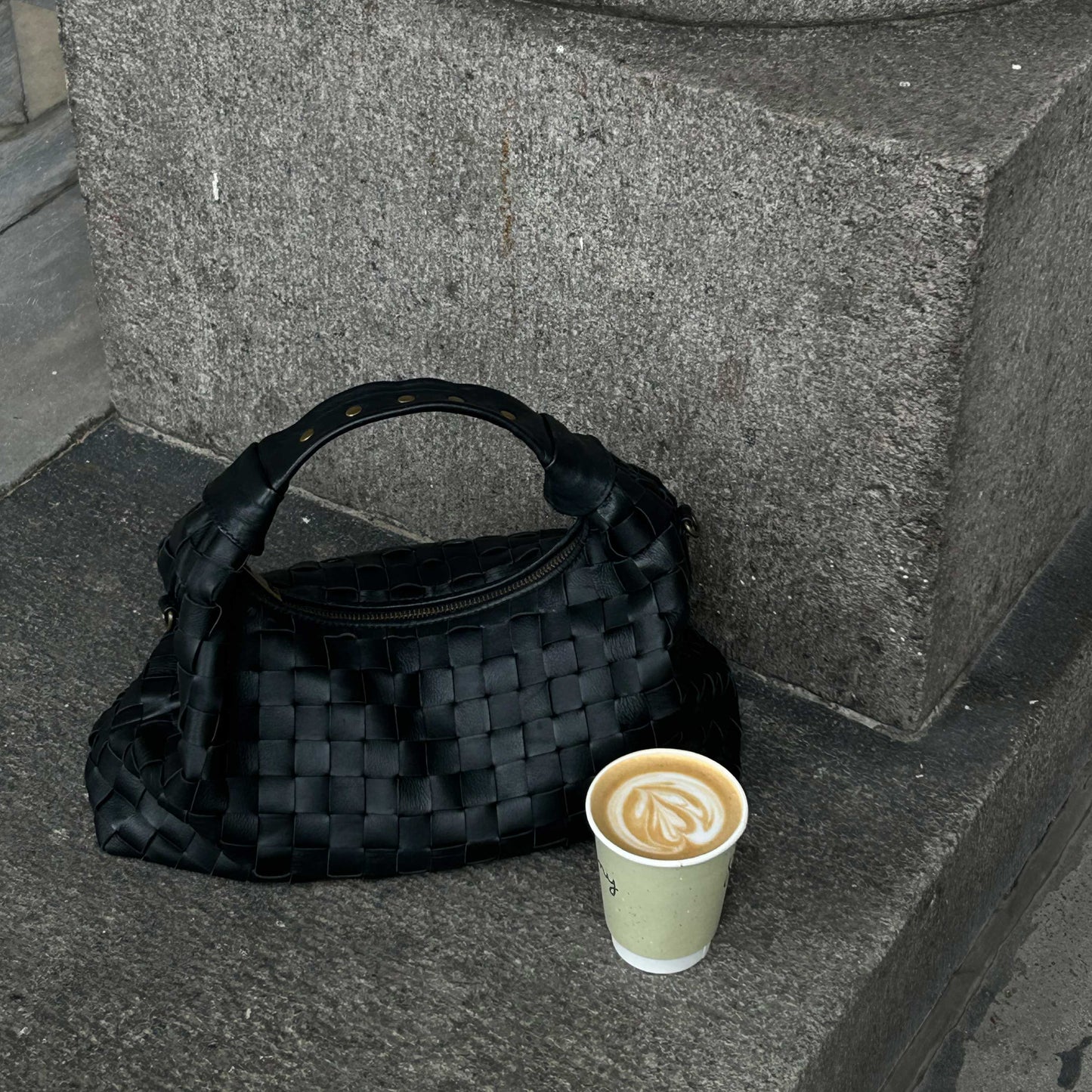 Núnoo Dandy Large Braided Sheep Black w. gold Medium Black