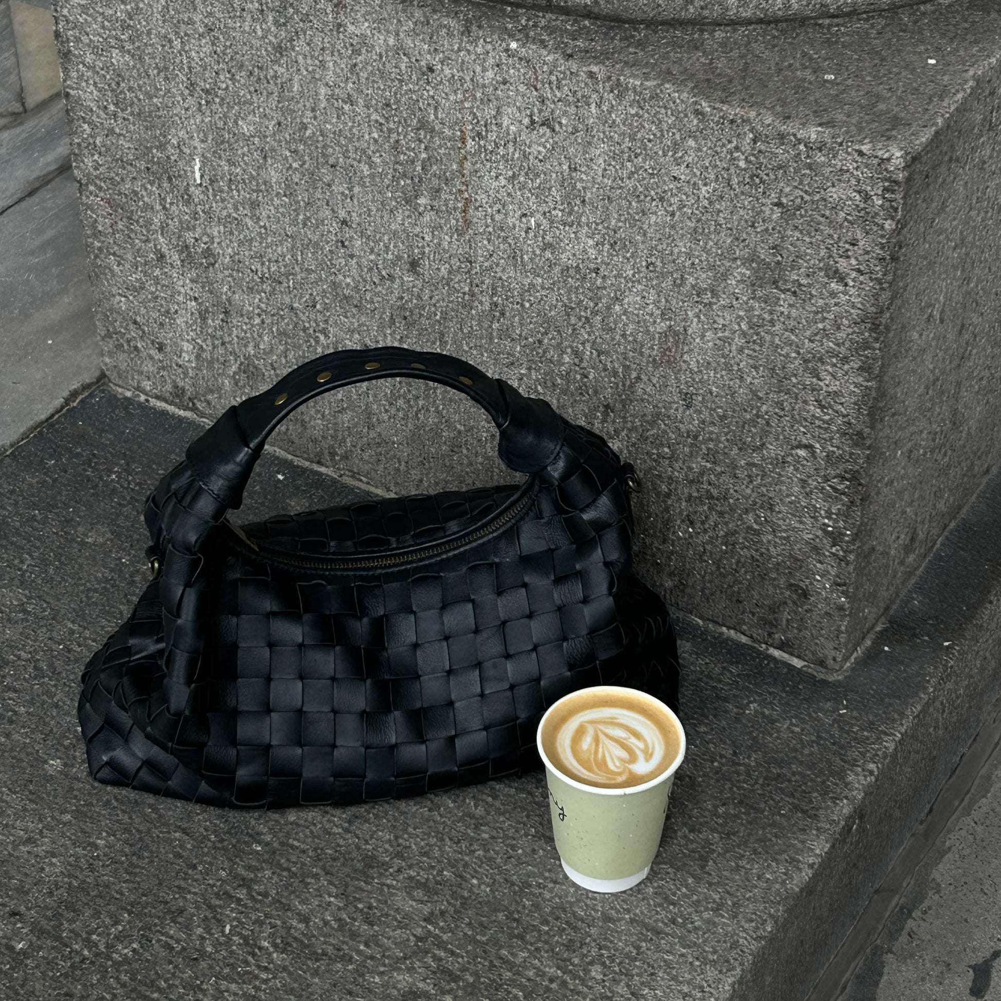 Núnoo Dandy Large Braided Sheep Black w. gold Medium Black