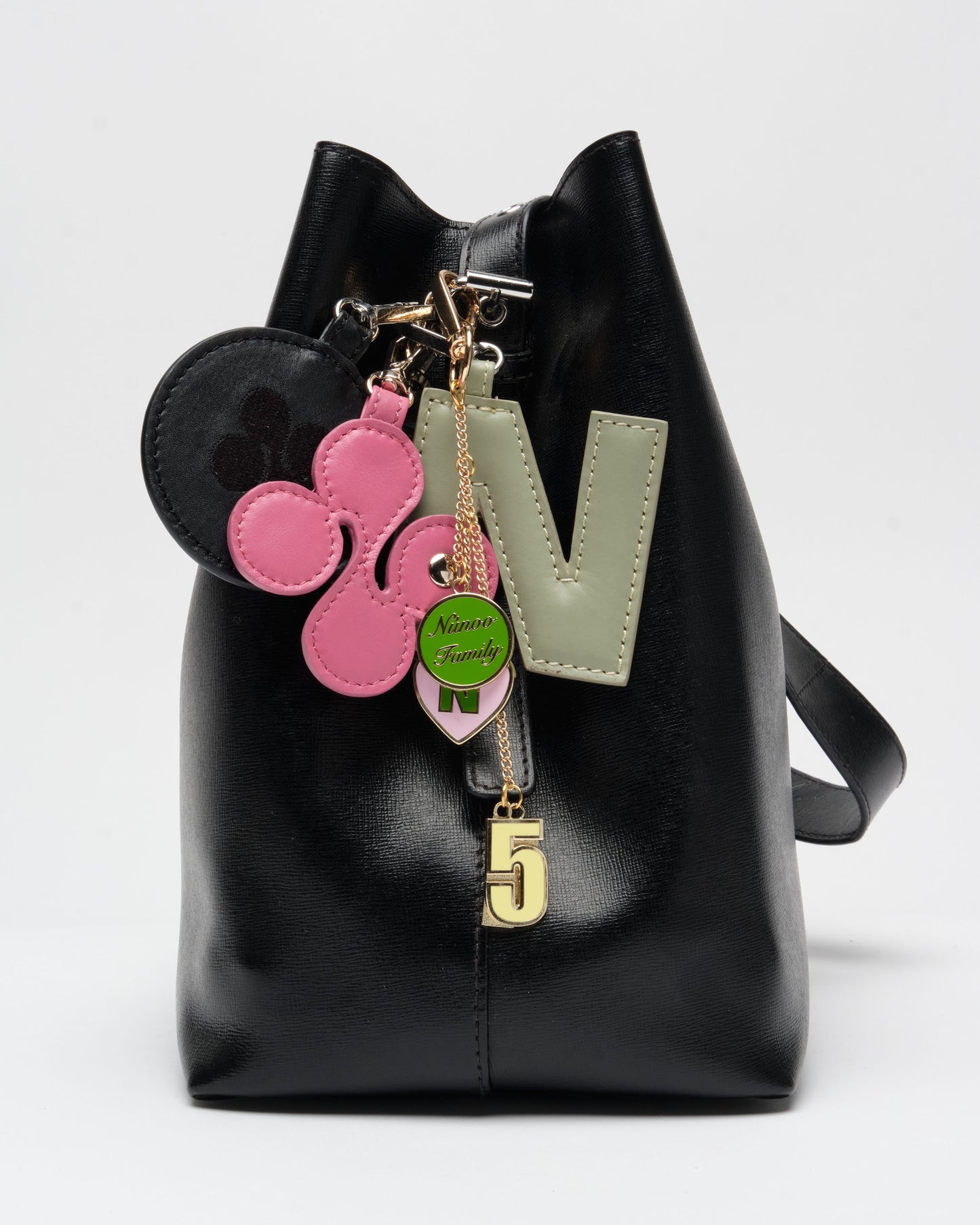 Núnoo Heart Rivet Bagcharm Silky Black w. Gold Accessories Black