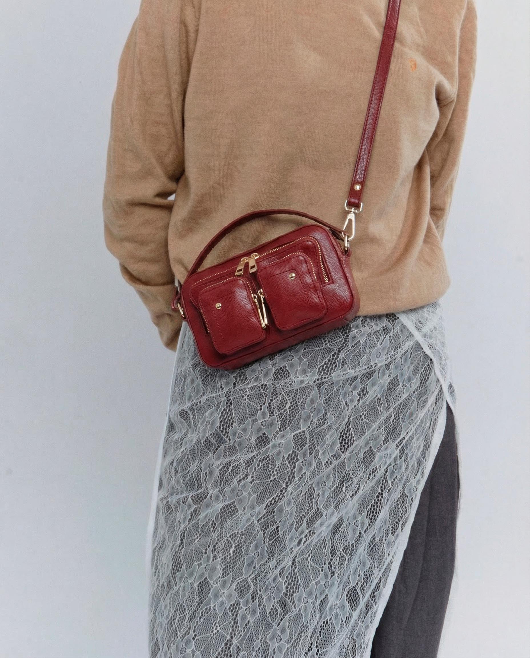 Núnoo Helena Florence Maroon w. Gold Small bag Maroon