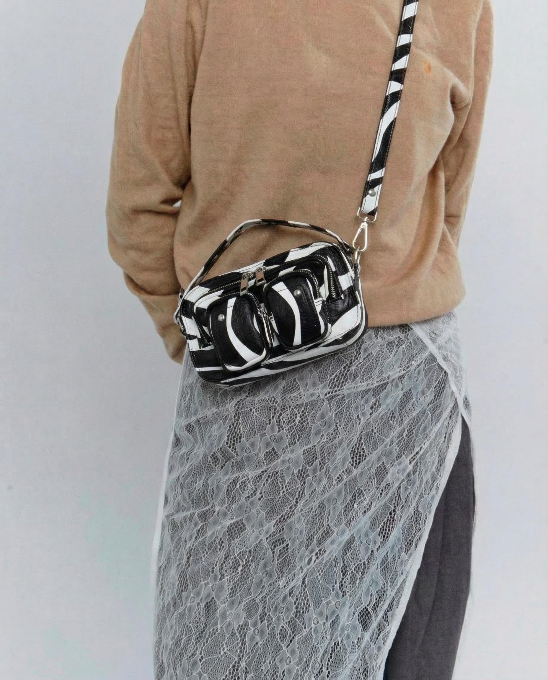 Núnoo Helena Savanna Black Stripe Medium Black Stripe