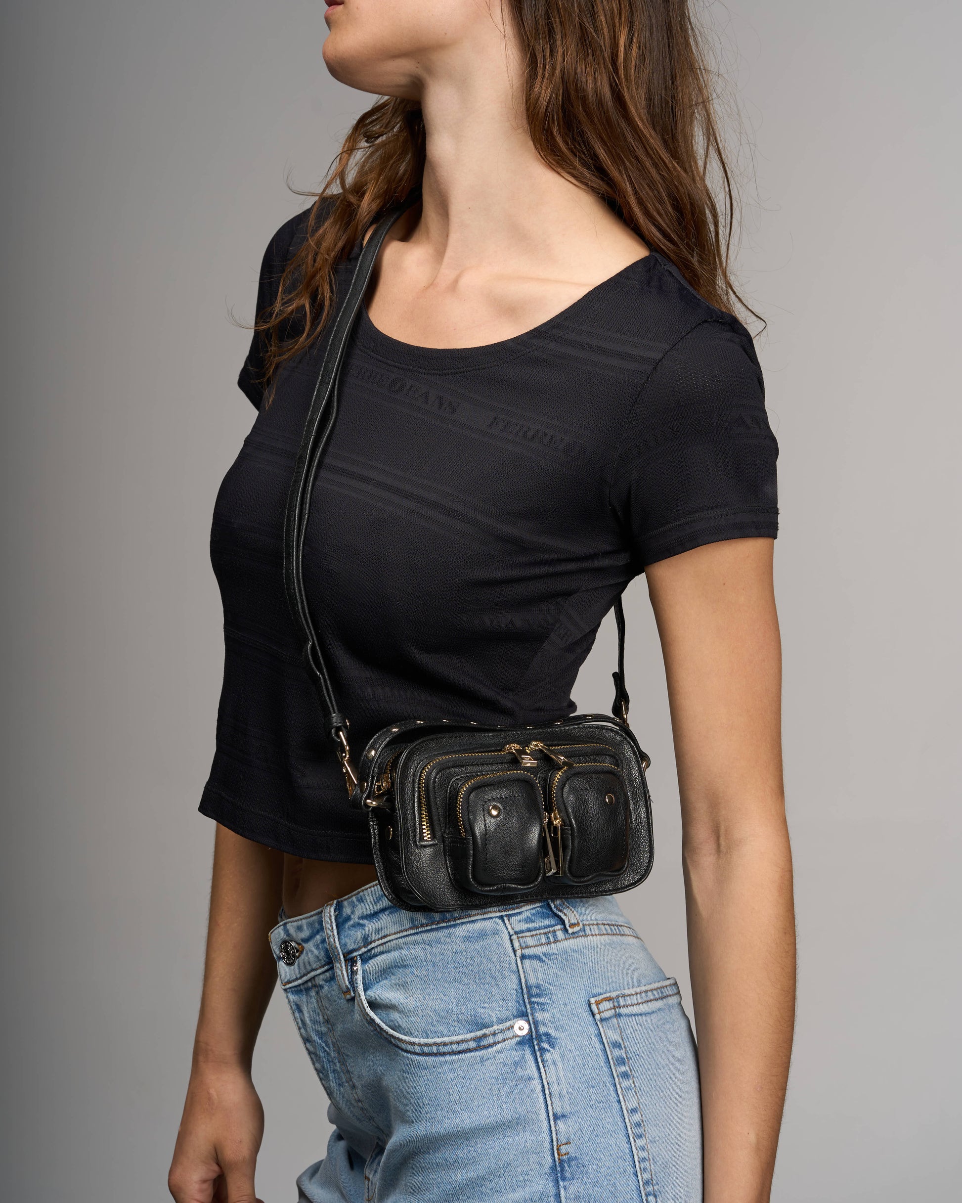 Núnoo Helena air 1 black w. gold Small bag Black