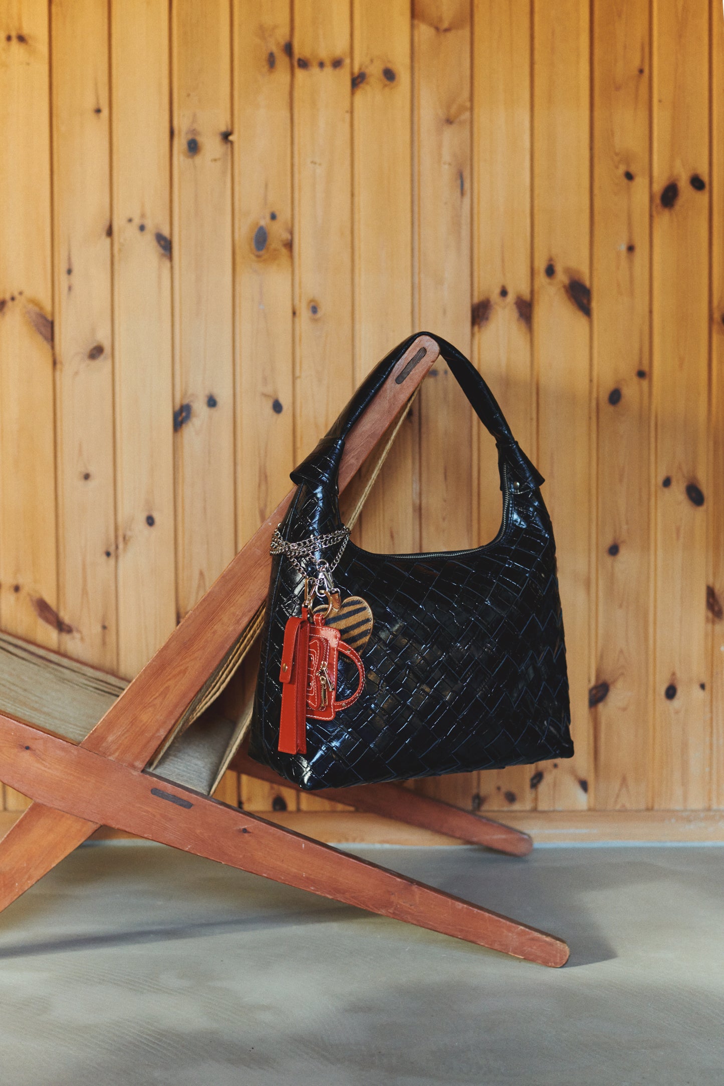 Núnoo Lipgloss Charm Florence Fiery Red w. Gold Accessories Fiery Red