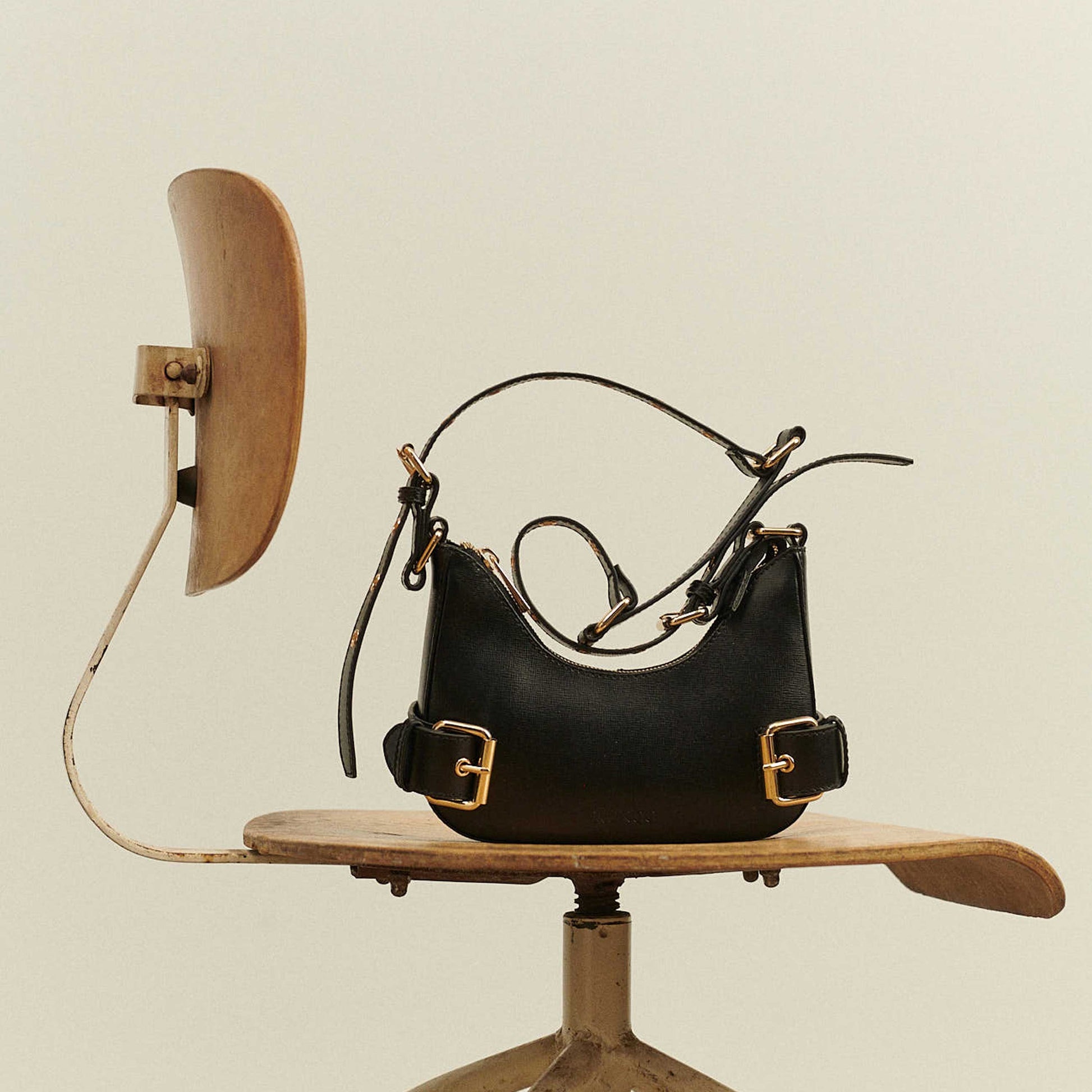 Núnoo Palma Florence Black w. Gold Small bag Black
