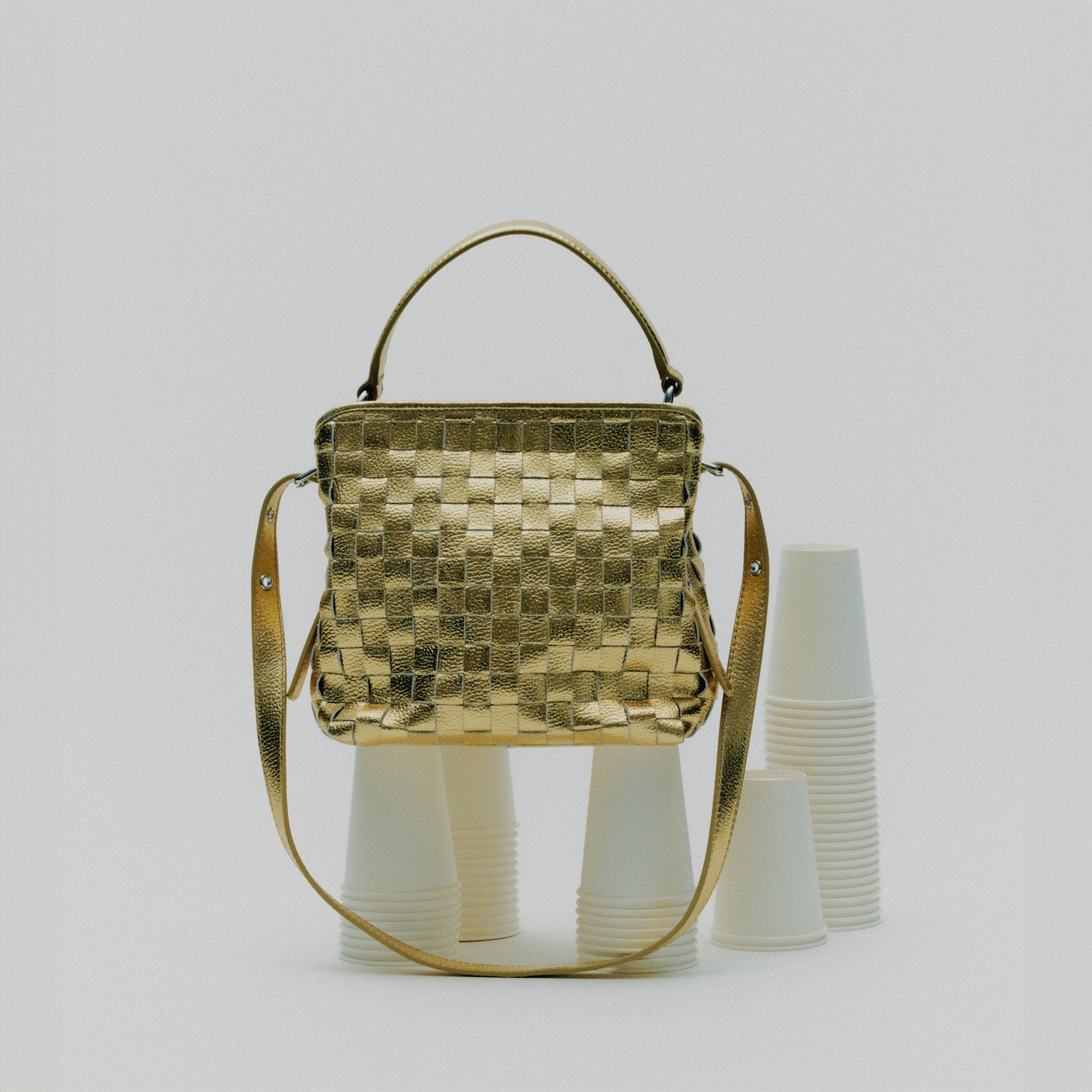 Núnoo Small Chiara Braided Metallic Light Gold Shoulder bags Light Gold