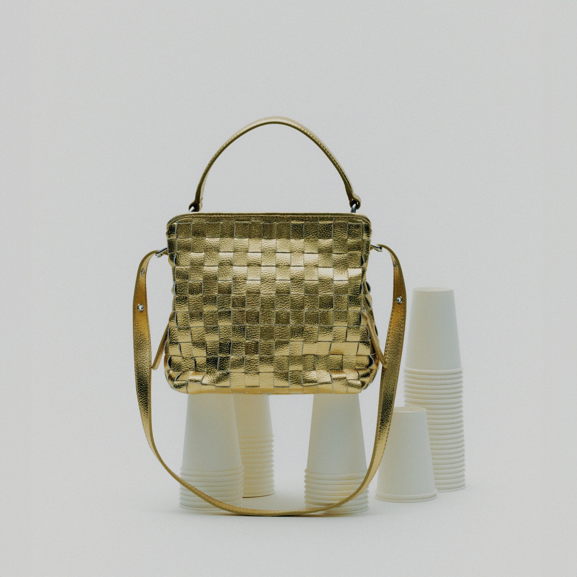 Núnoo Small Chiara Braided Metallic Light Gold Shoulder bags Light Gold
